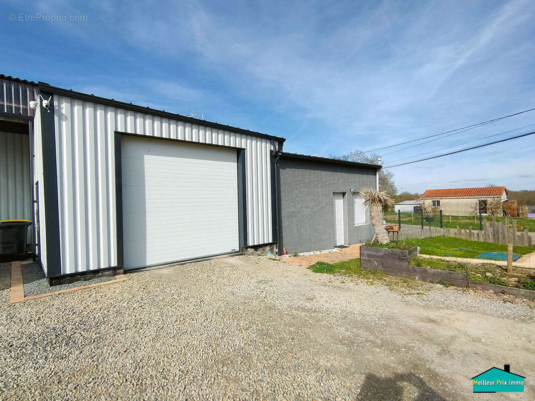 Commerce à SAINTE-PAZANNE