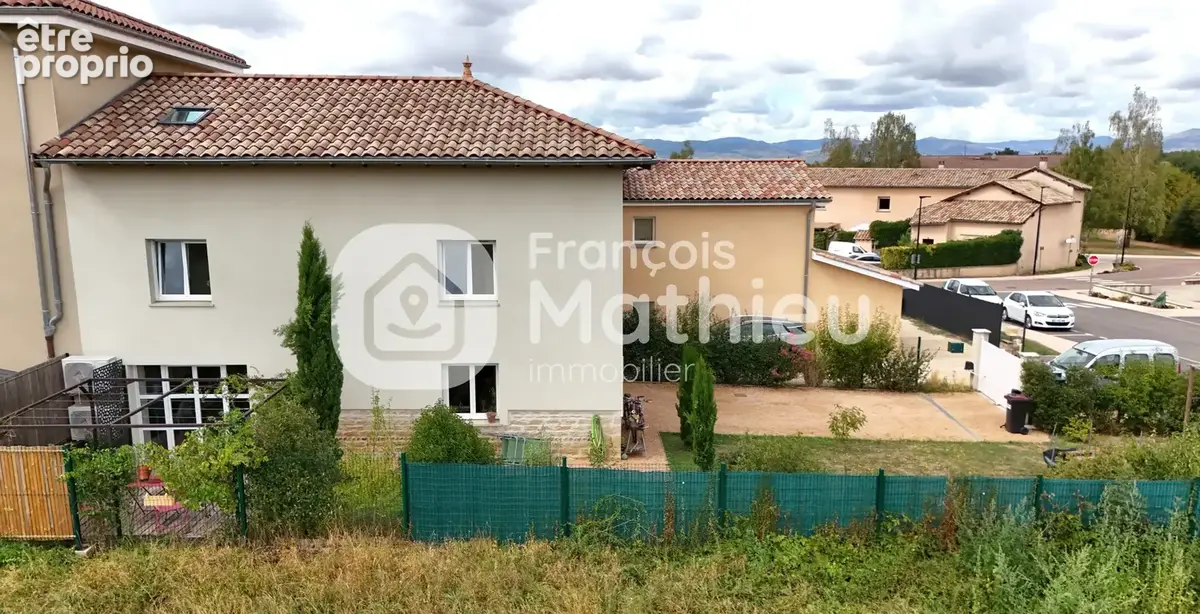 Francheleins - Maison T5 d'environ 165m2 (197 m2 au sol) avec jardin. - photo 3