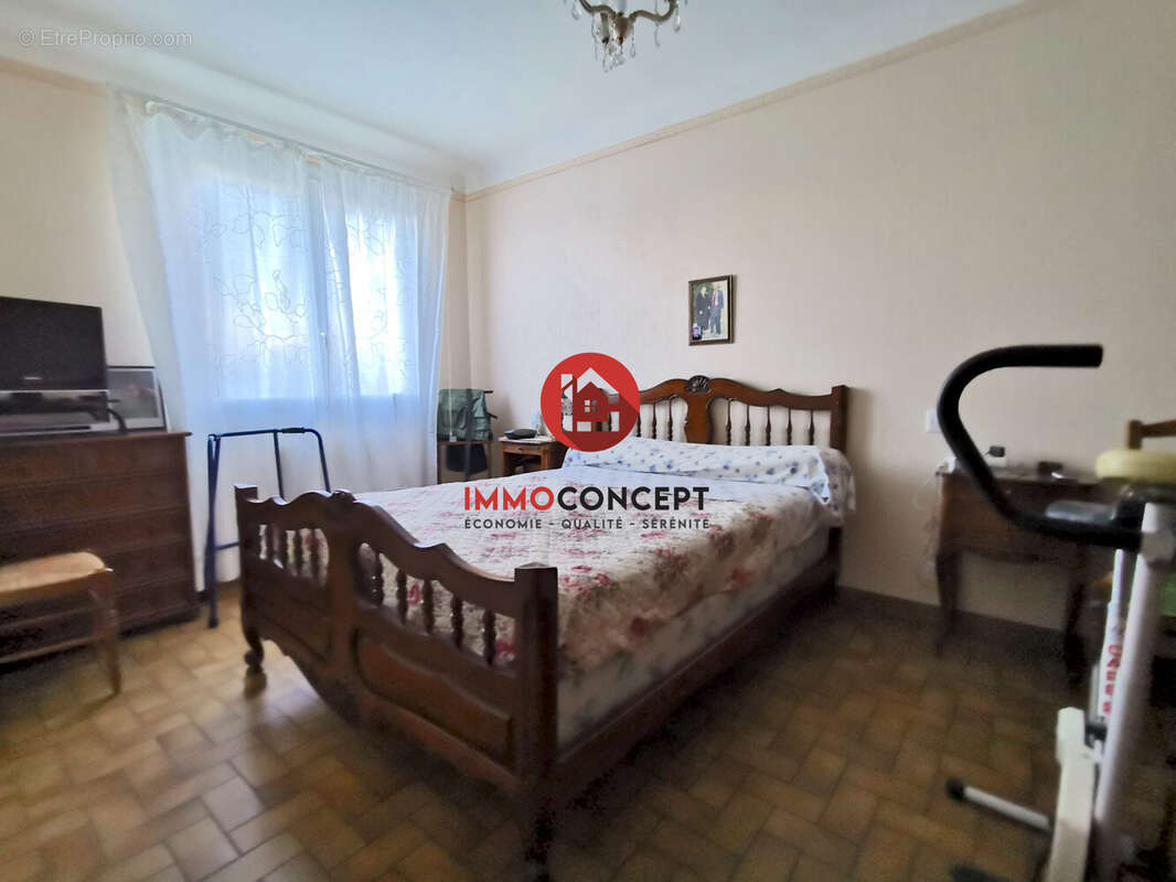 Maison à LAUDUN-L&#039;ARDOISE