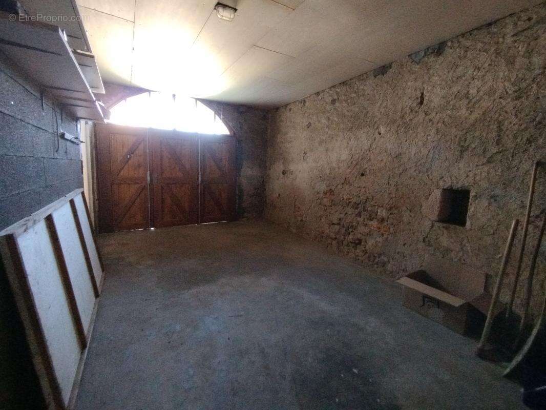 Maison avec dépendances et terrain - photo 13