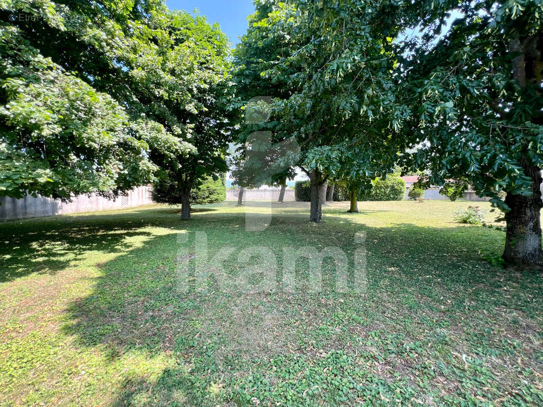 Terrain à SAINT-MARCEL-LES-VALENCE