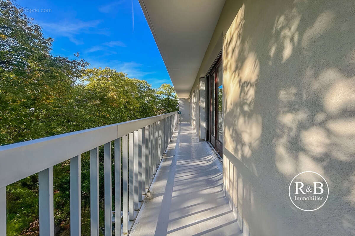 Appartement à LES CLAYES-SOUS-BOIS