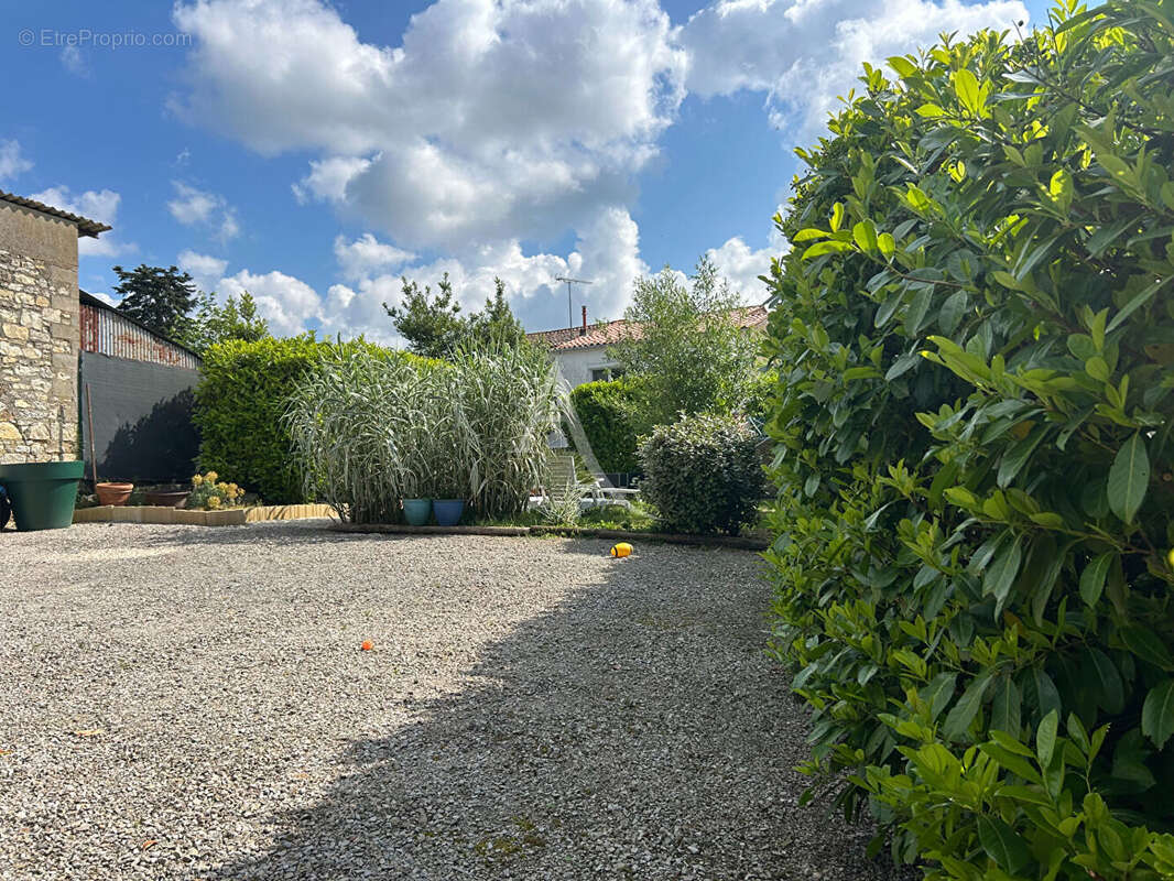 Maison à L'ILE-D'ELLE
