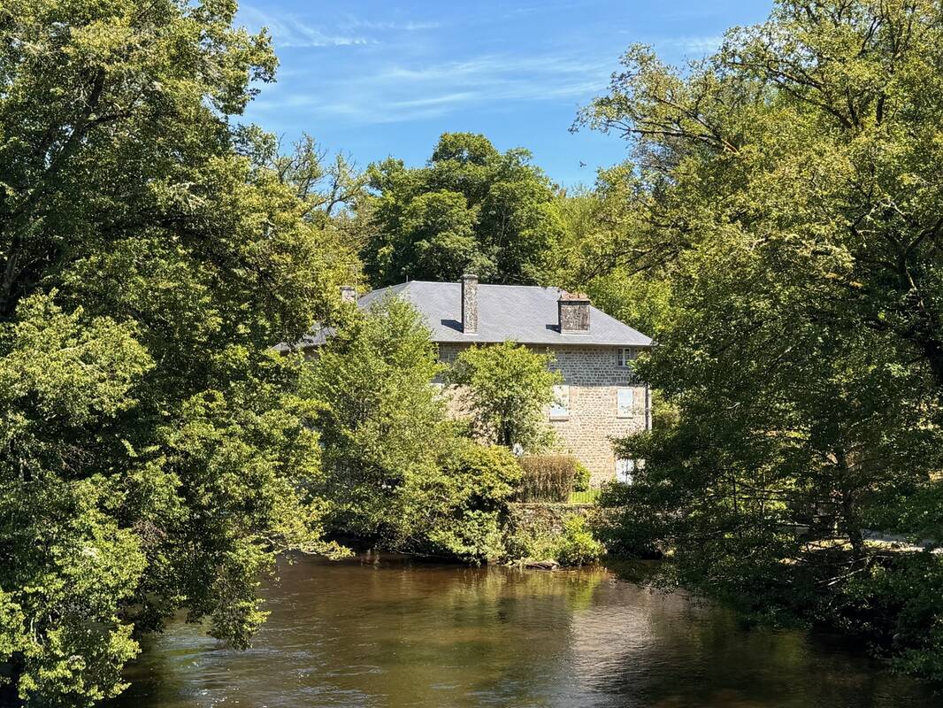 Maison à EYMOUTIERS