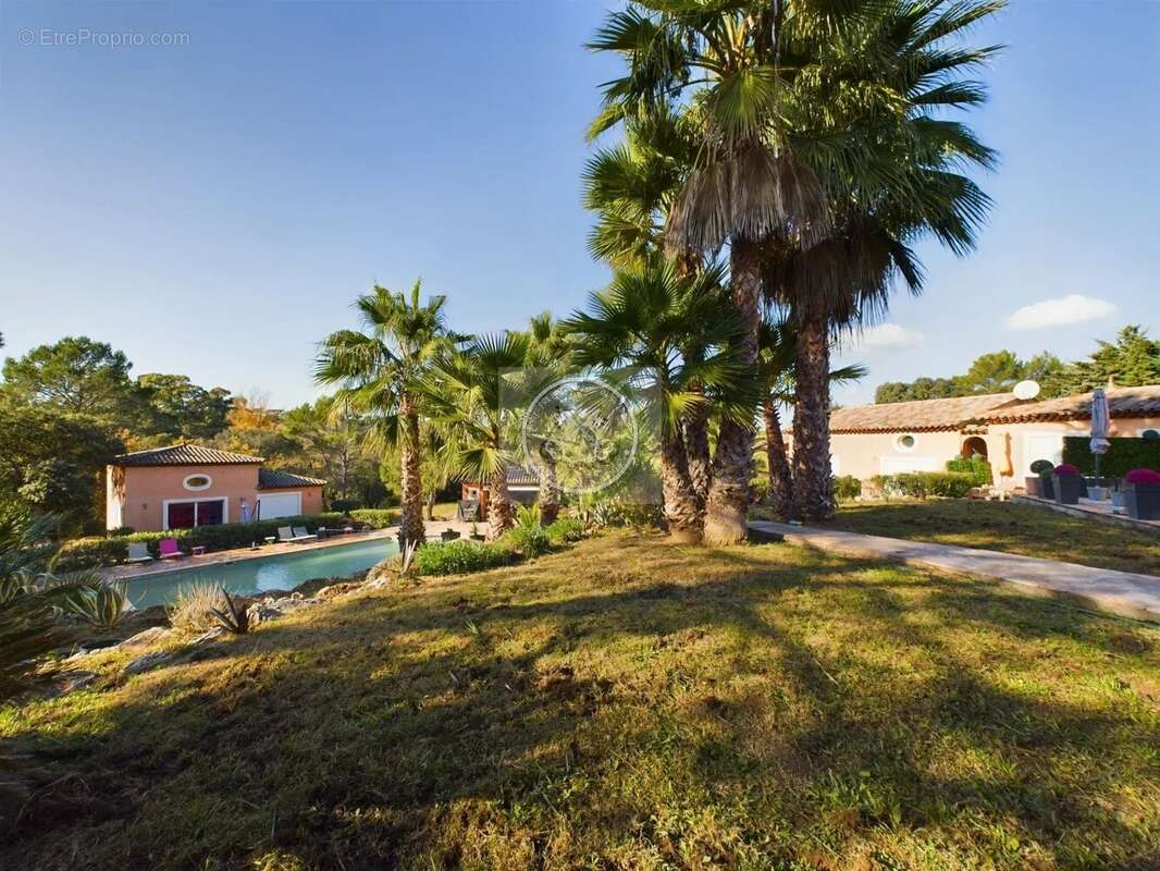 Maison à ROQUEBRUNE-SUR-ARGENS