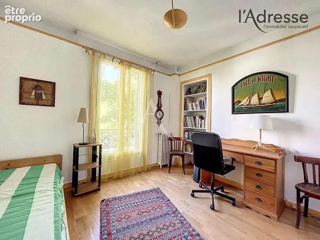 Suresnes (Mont Valérien) - Duplex de 140m² - Place de stationnement  et Box fermé  - Terrasse 7m² - photo 5