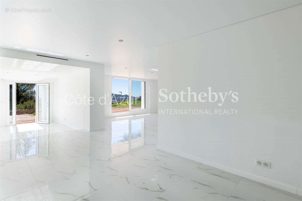 Appartement à LA TURBIE