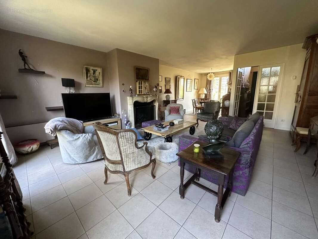 Maison à LE MESNIL-SAINT-DENIS