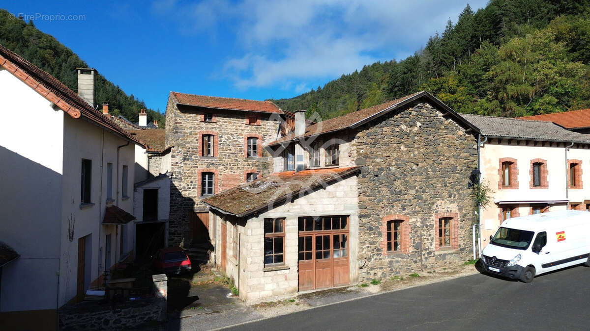 Maison à MOLOMPIZE
