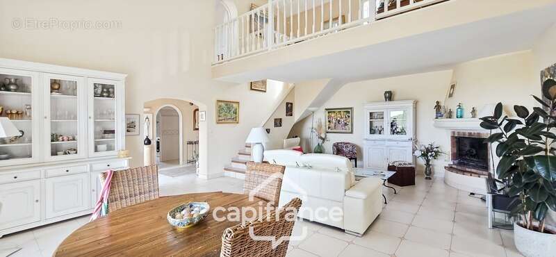 Maison à vendre 4 pièces VUE MER + Garage 55m² + Piscine SANARY SUR MER (83) - photo 17