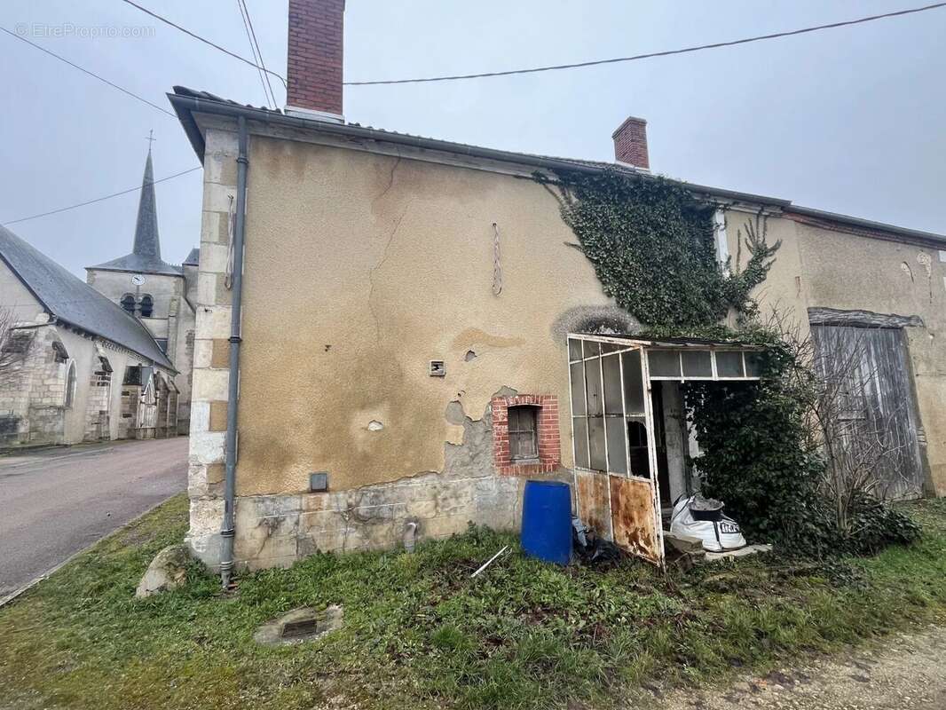 Maison à AZY