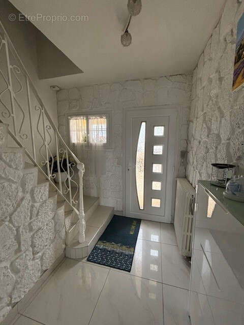 Maison à JOUY-LE-CHATEL