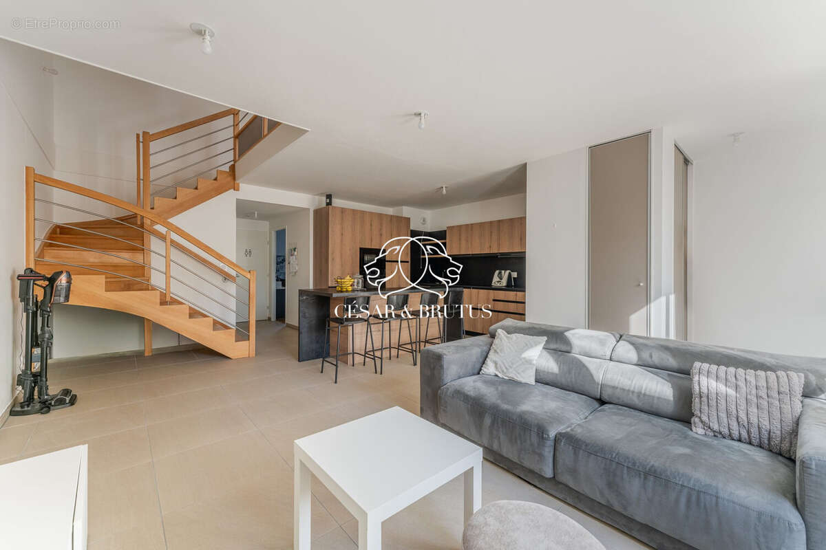 Maison 101 m² à Sainte-Foy-Les-Lyon  - photo 6