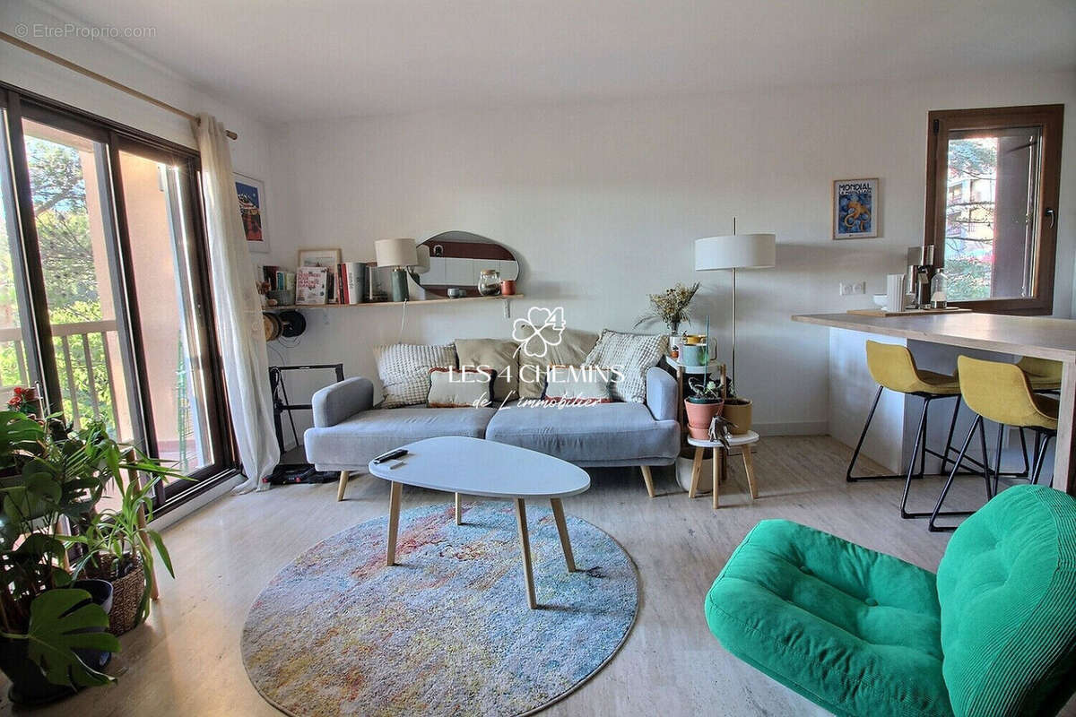 Appartement rénové - Prestations de qualité - Copropriété bien tenue - photo 2