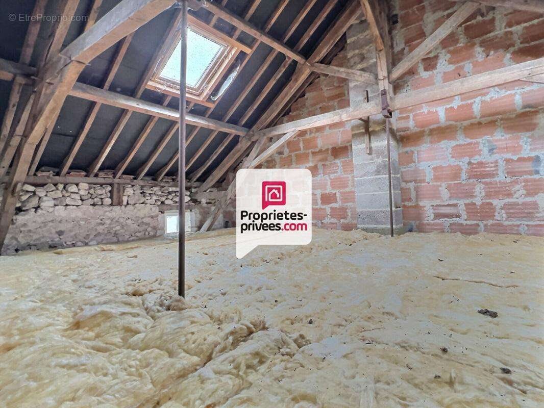 Maison de bourg T5/6 entièrement rénovée avec 4 ch. et jardin près de sa rivière sur ST-PIERRE-DE-COLE (24800) - photo 13