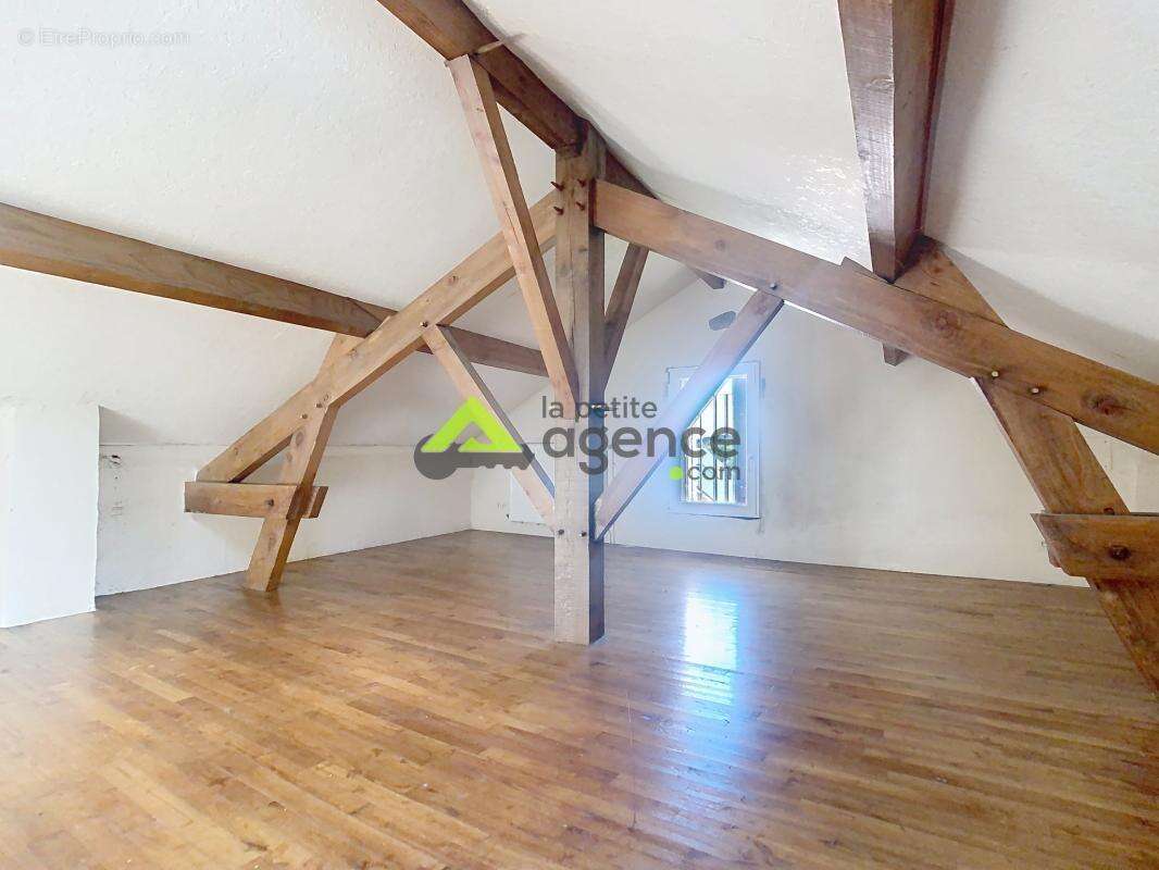 Maison à ROYERE-DE-VASSIVIERE