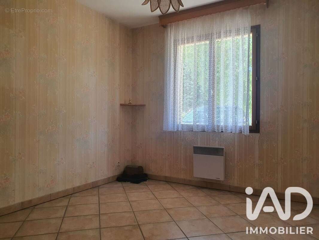 Maison 88 m² à Villeneuve-La-Guyard  - photo 4
