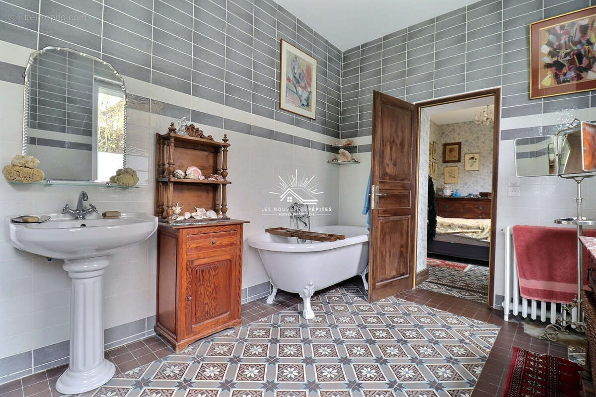 Maison 333 m² à Roubaix  - photo 4