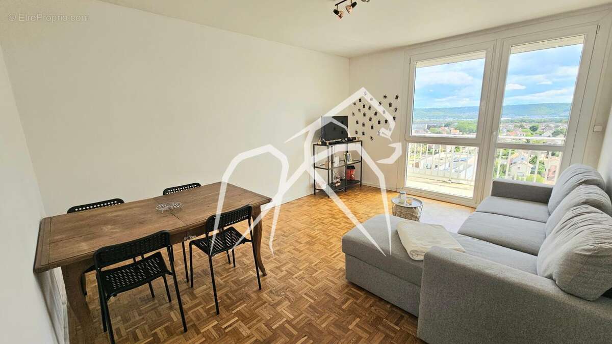 Appartement à SAINT-ETIENNE-DU-ROUVRAY