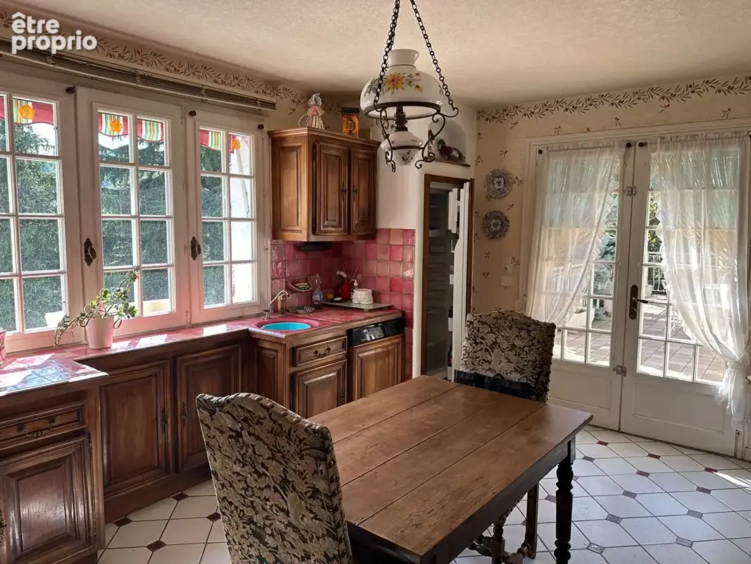 Co - Exclusivité. Maison de charme de 200 m² dans un très bel envirronnement. - photo 9