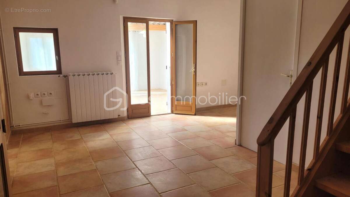 Villedaigne - villa r+1 de 160 m² - 4 faces - type 6 - 3 chambres - garage - piscine - parcelle de 970 m² - photo 8