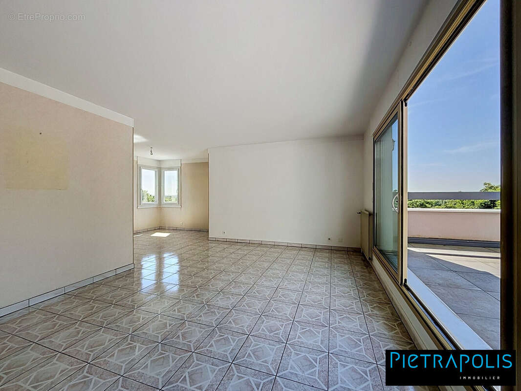 Appartement à RILLIEUX-LA-PAPE