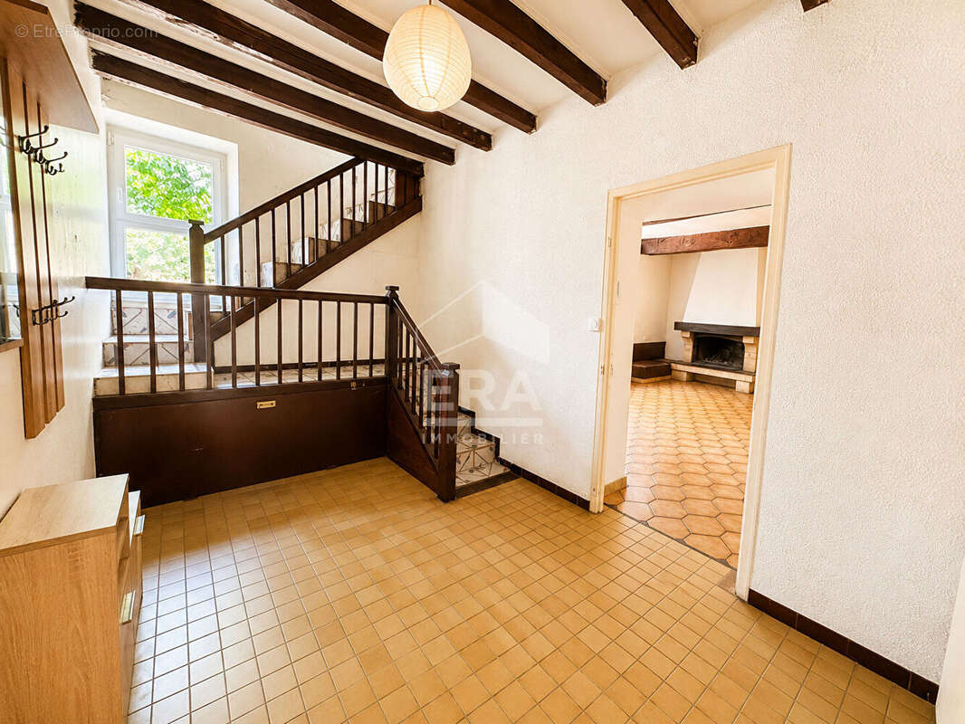 Maison de 107 m2 à Bourg - avec cour exterieur - photo 4