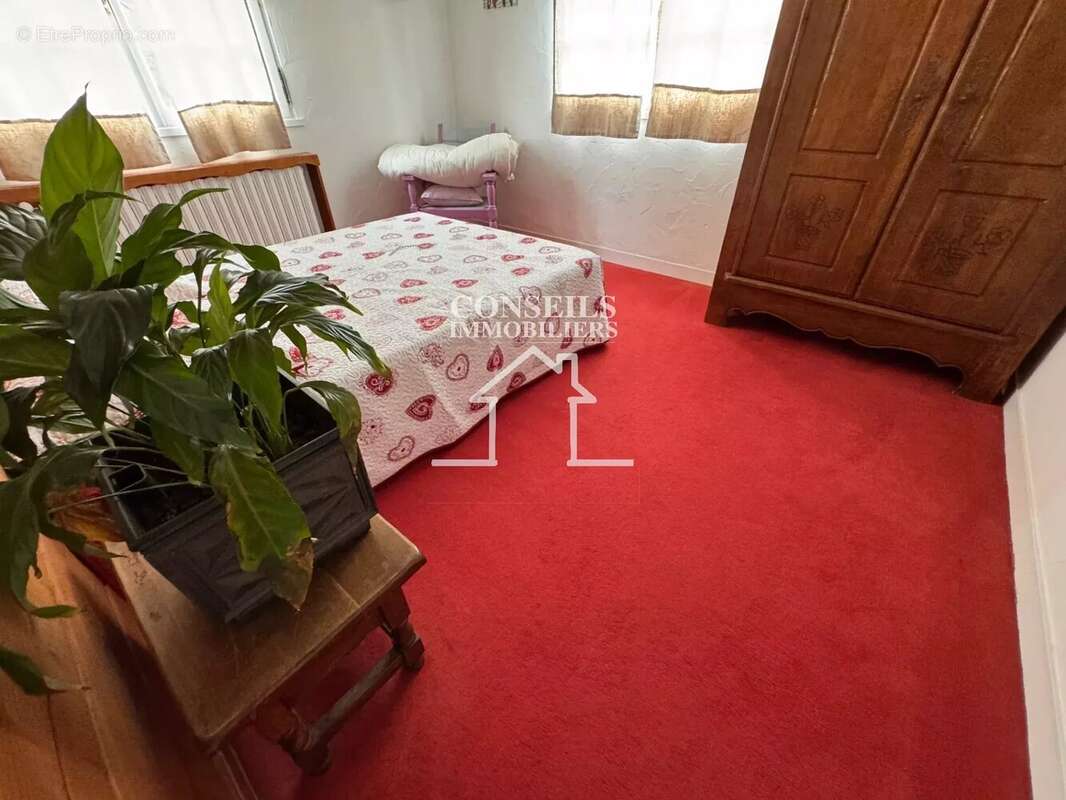 Maison à VILLENEUVE-SUR-YONNE