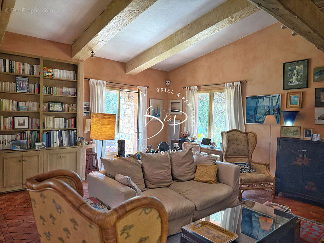 Maison à ENTRECASTEAUX