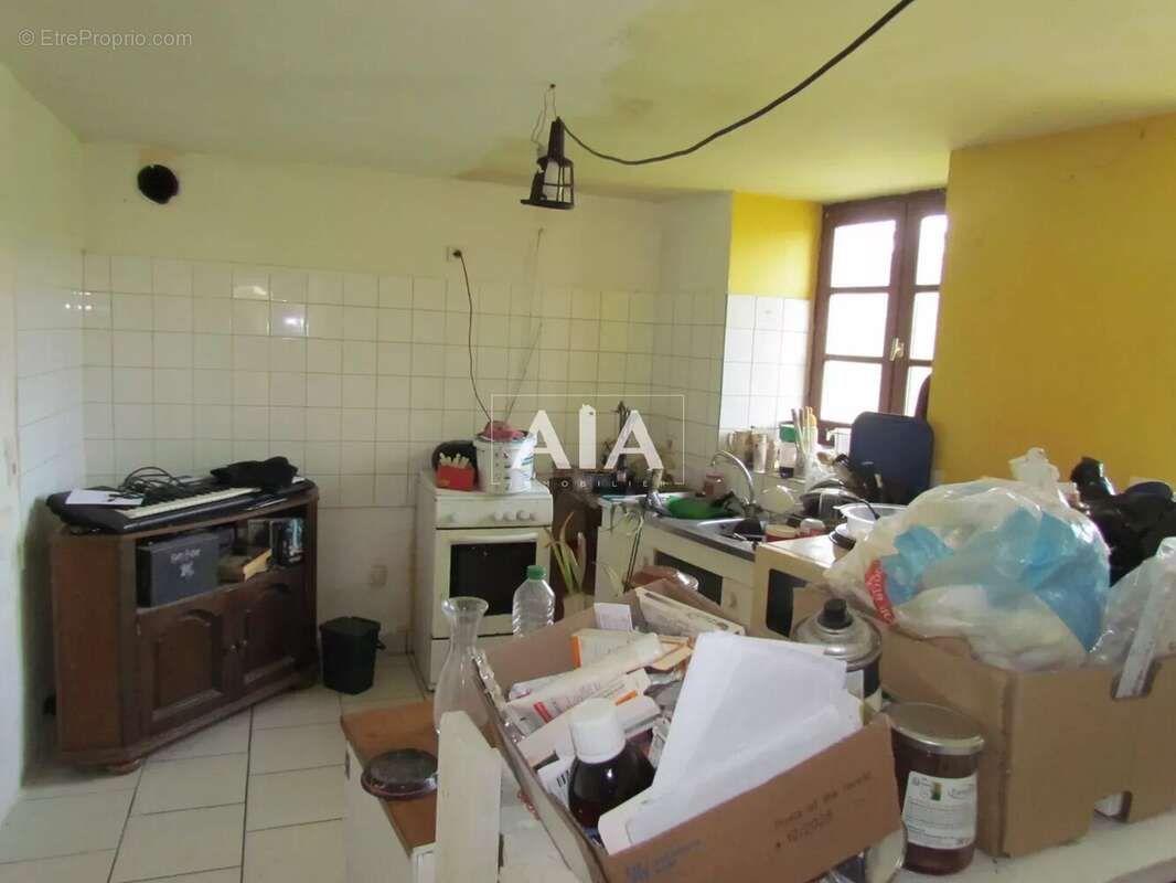 Maison à LES ADJOTS