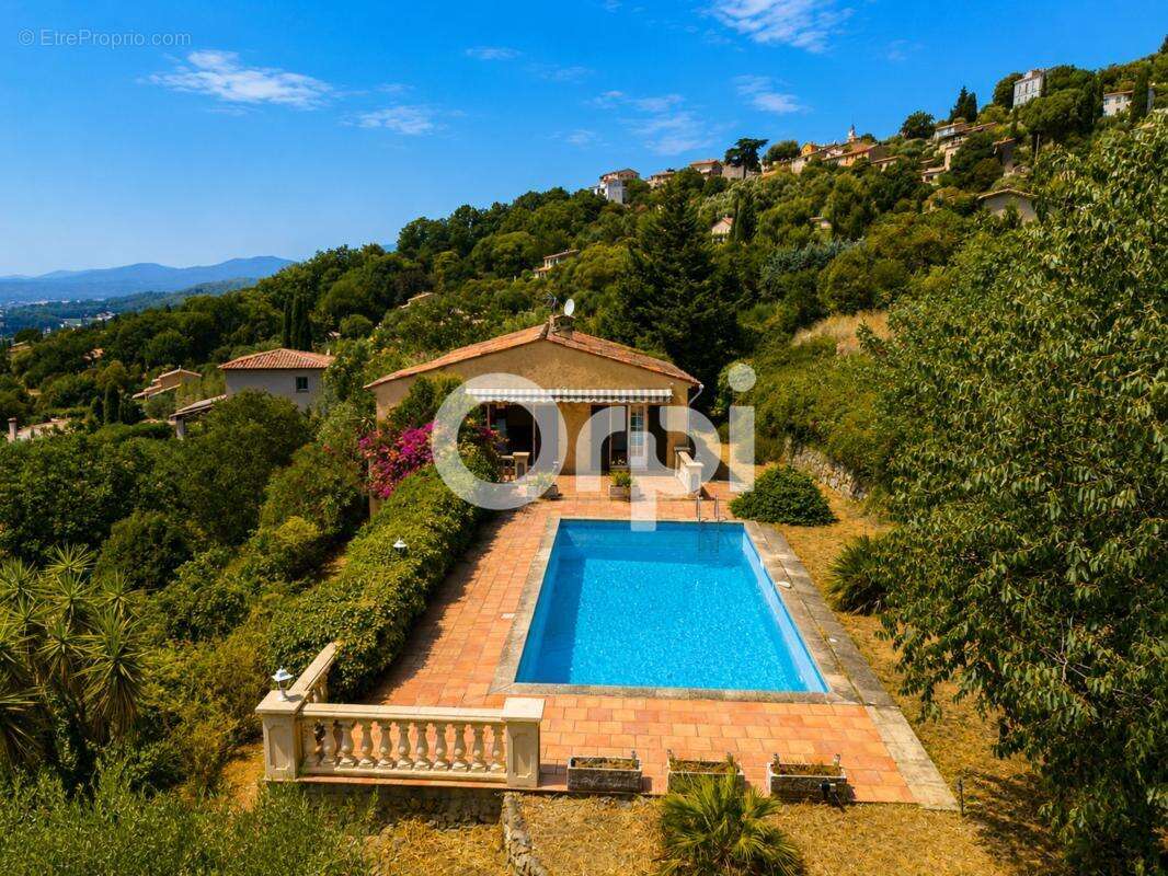 Villa individuelle a rafraichir - habitation + dependance + garage + annexes - vue imprenable - piscine a renover - terrain clos - photo 2