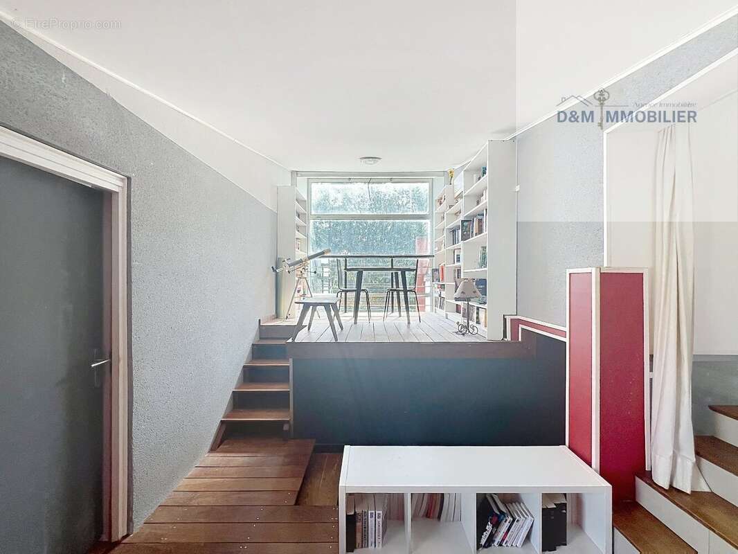 Située dans un environnement privilégié à Villariès (31380), cette superbe maison d'architecte réalisée par Franck Duflo en 2008 - photo 10