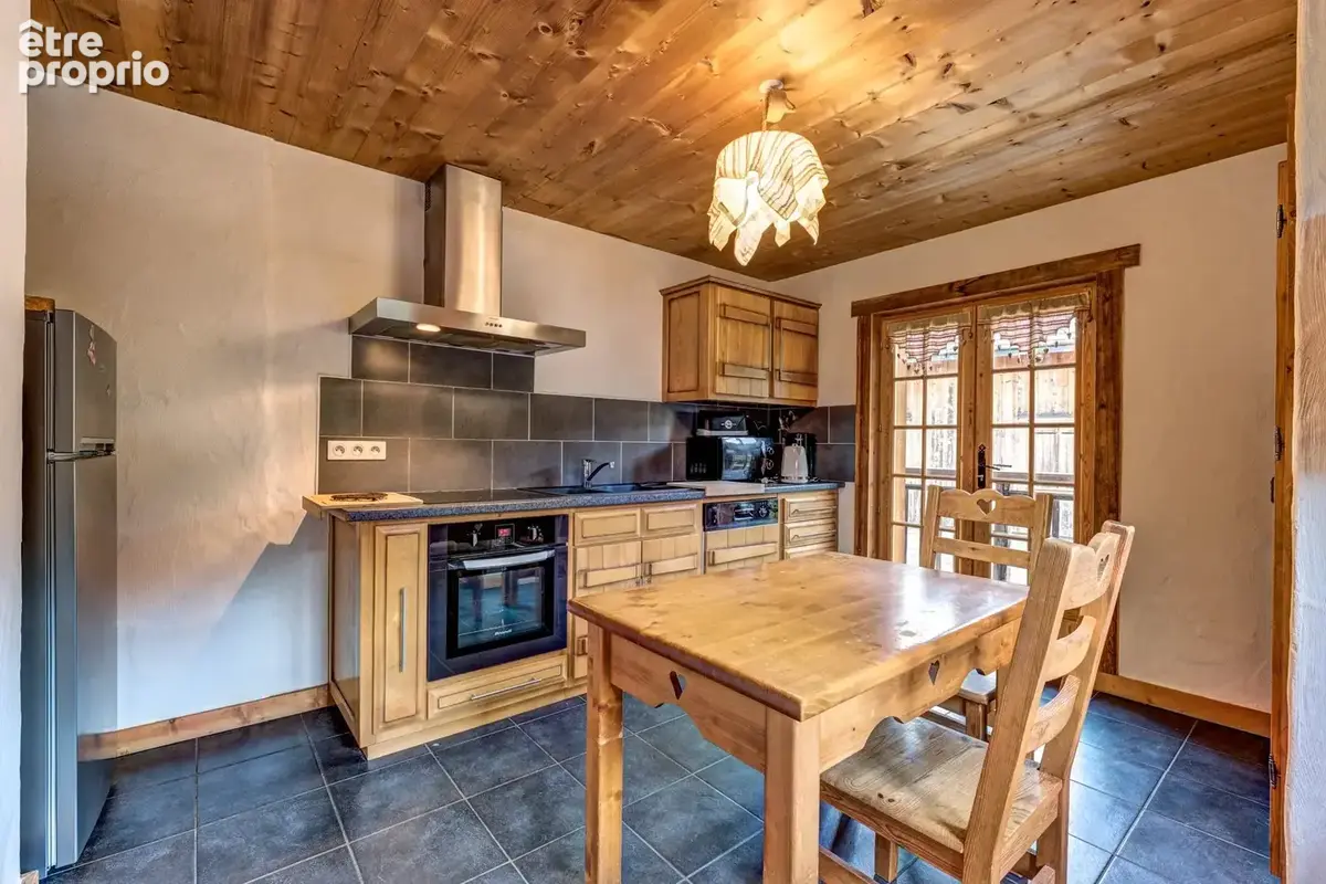 MORZINE – Chalet traditionnel de 7 chambres comprenant deux appartements indépendants - photo 8