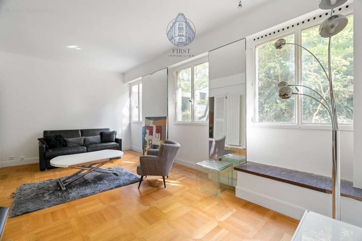 Appartement à PARIS-16E