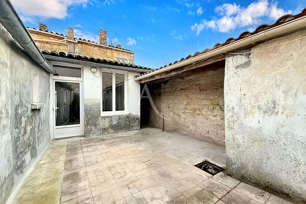 Maison à rénover - Centre de Luçon - photo 11