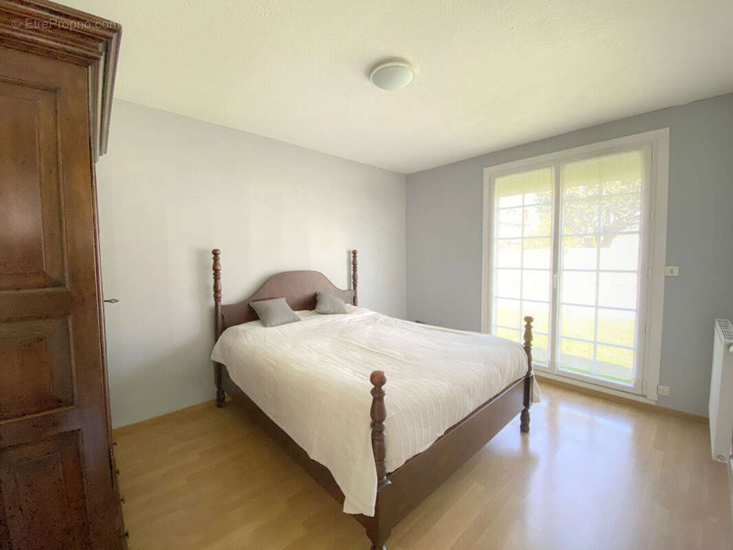 Maison à vendre à Saint Barthélemy d'Anjou avec vie de plain-pied et jardin clos - photo 4