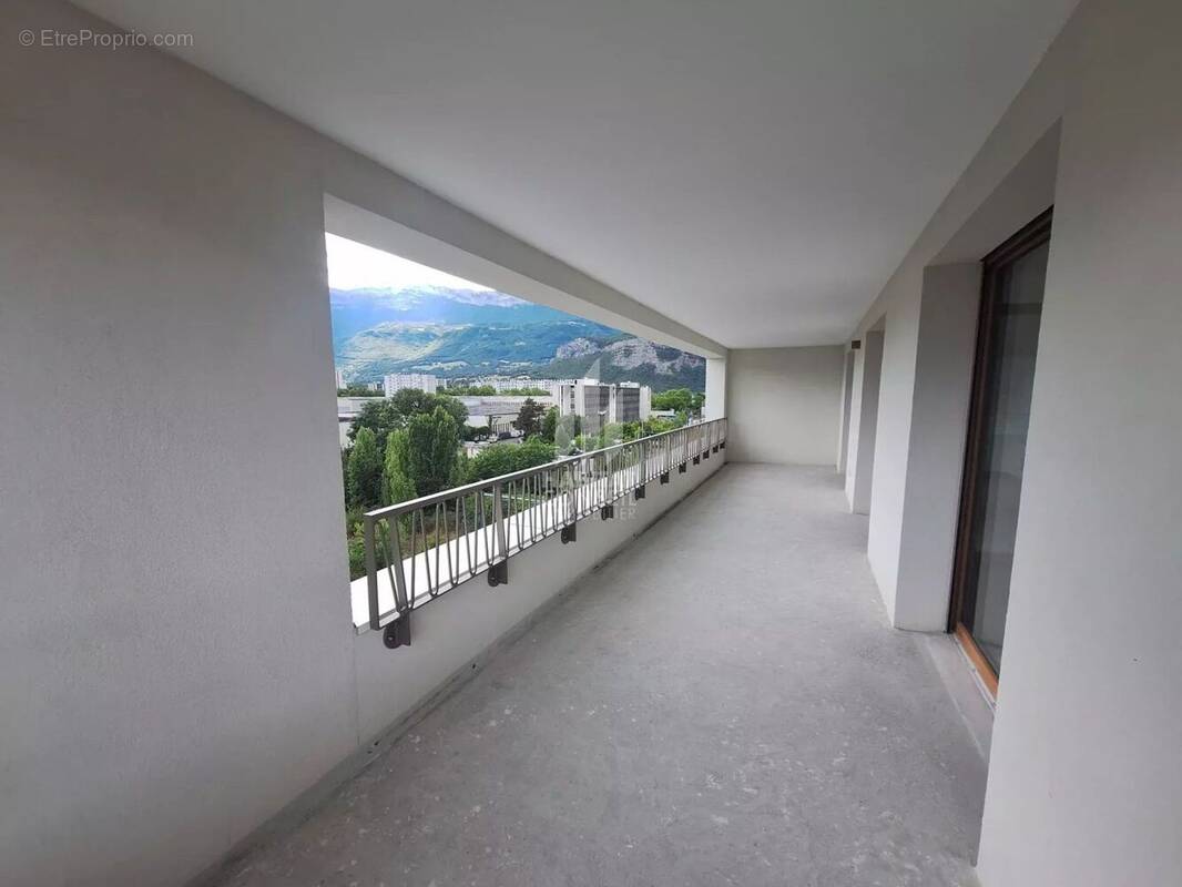 Appartement à LE PONT-DE-CLAIX