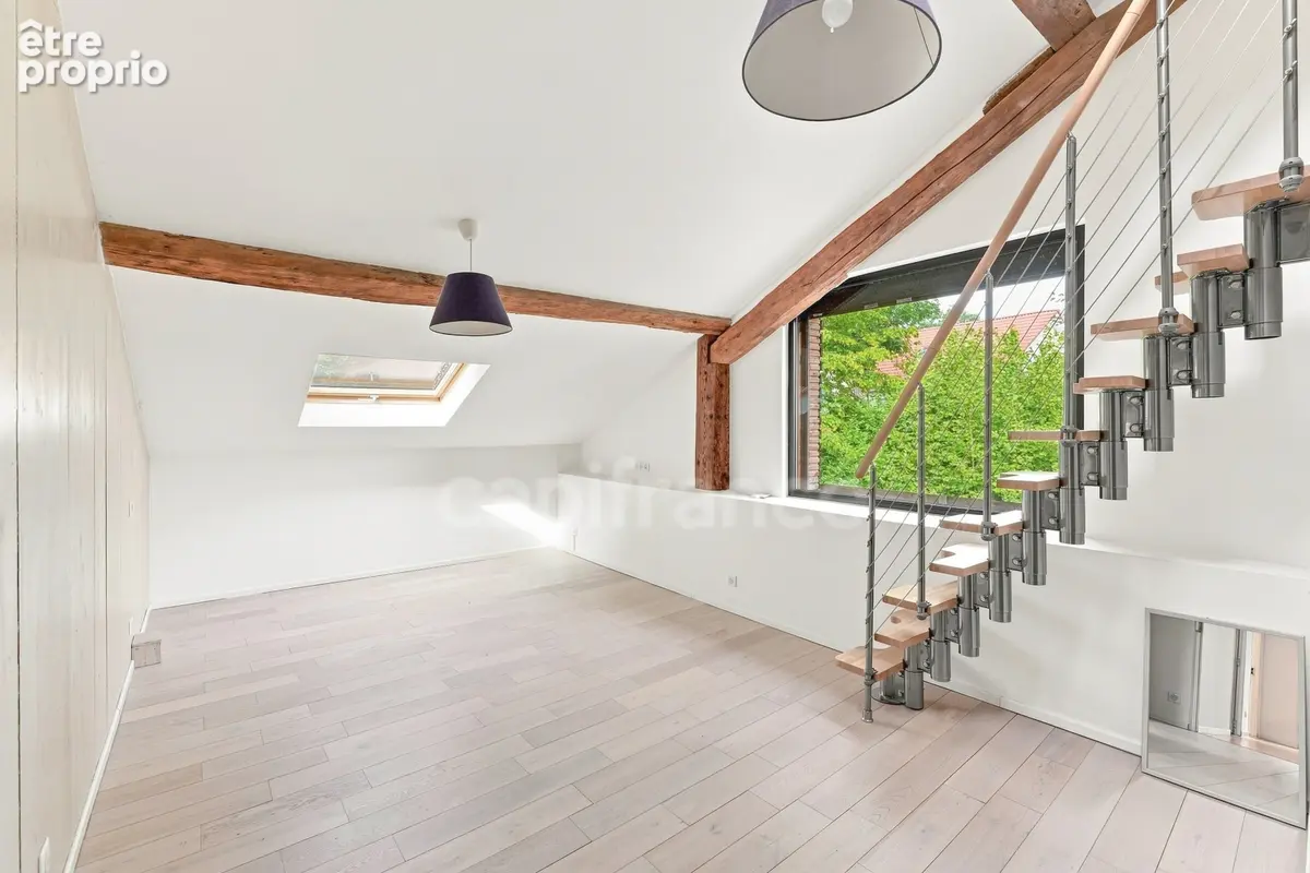 PRÉVESSIN-MOËNS – Ancienne forge du XIXᵉ transformée en loft – 187 m² – 3 chambres – Jardin - photo 6
