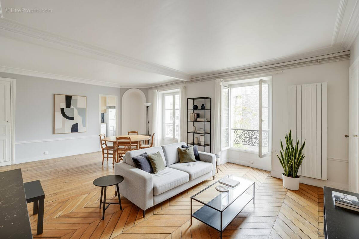 Appartement à PARIS-16E