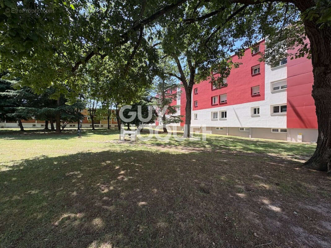 Appartement à SAINTE-GENEVIEVE-DES-BOIS