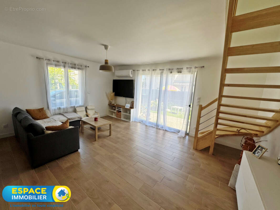 Maison à SAINT-DENIS-DE-L&#039;HOTEL