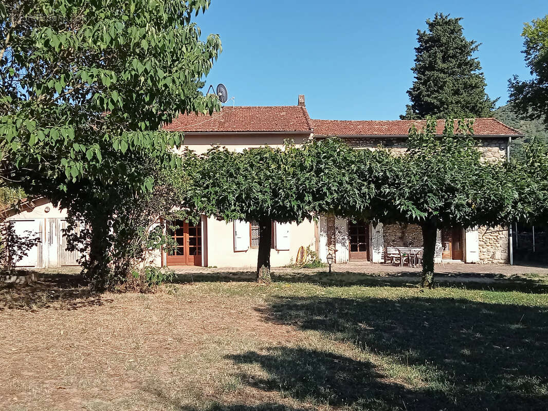Maison à SAINT-LAURENT-DU-PAPE