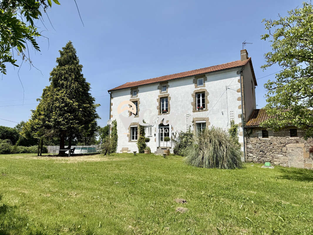 Maison à VERNOUX-EN-GATINE