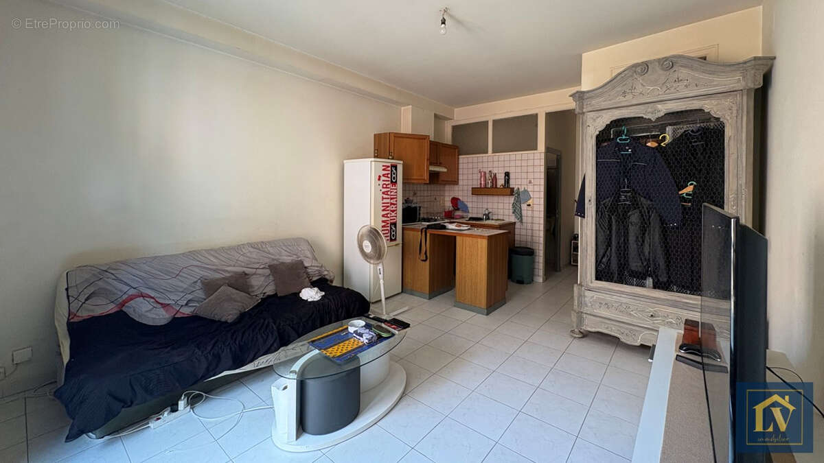 Immeuble de rapport comprenant un local commercial et 4 appartements - photo 8