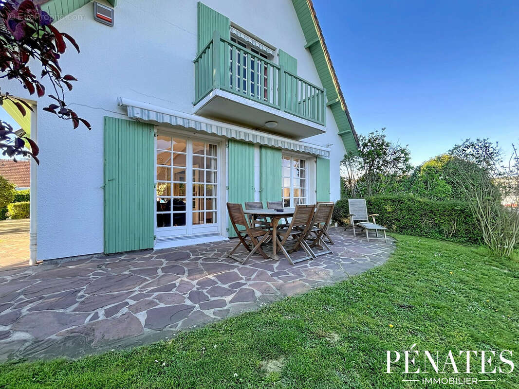 Maison à SAINT-ETIENNE-DU-ROUVRAY