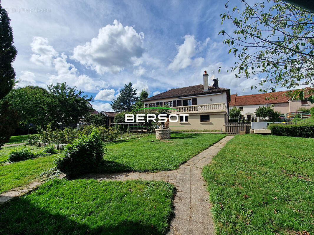 Maison à CHASSEY-LES-MONTBOZON