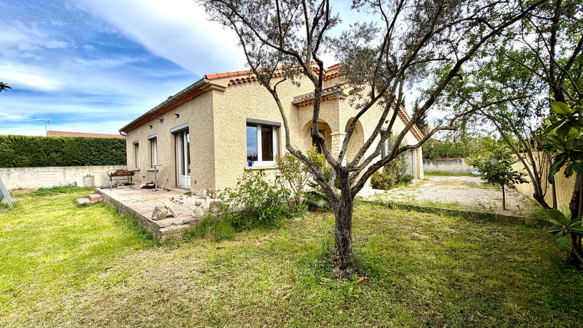 Maison à ENTRAIGUES-SUR-LA-SORGUE