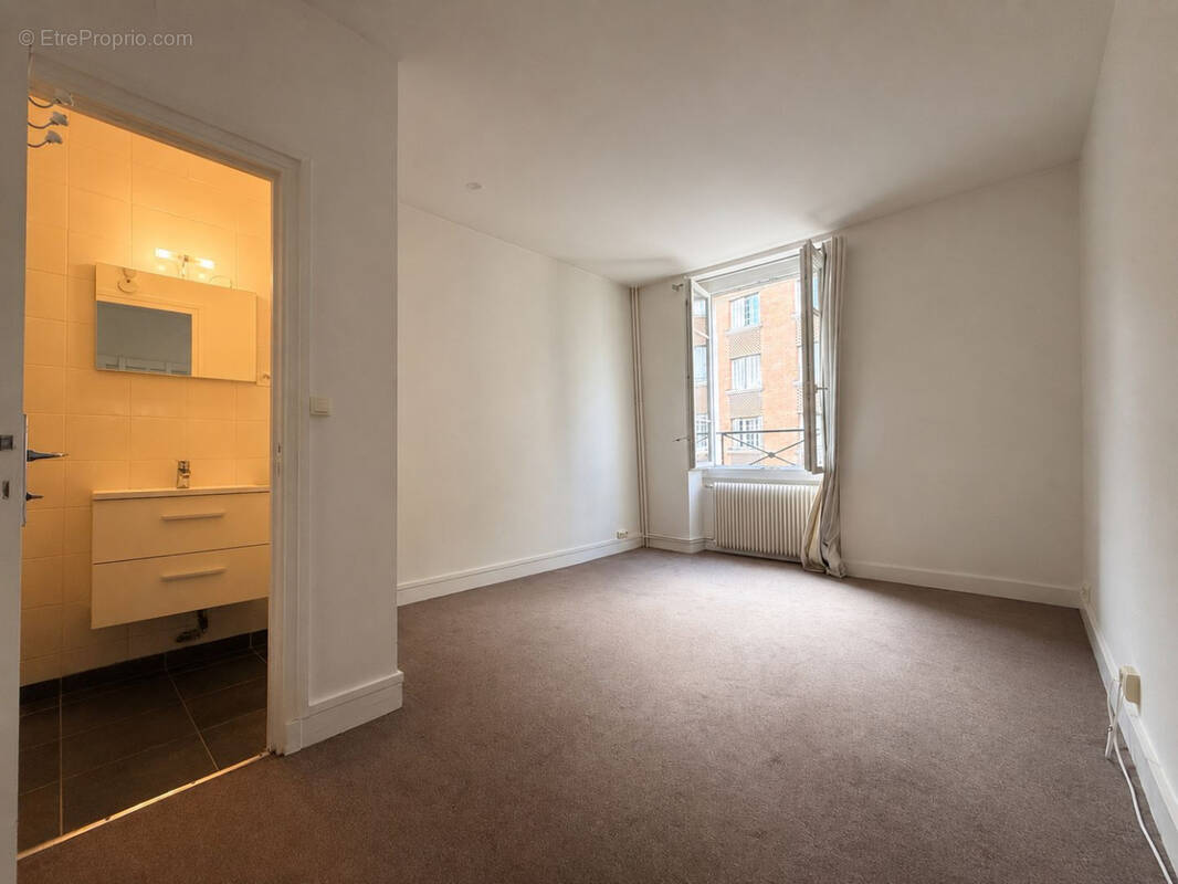 Appartement à PARIS-7E
