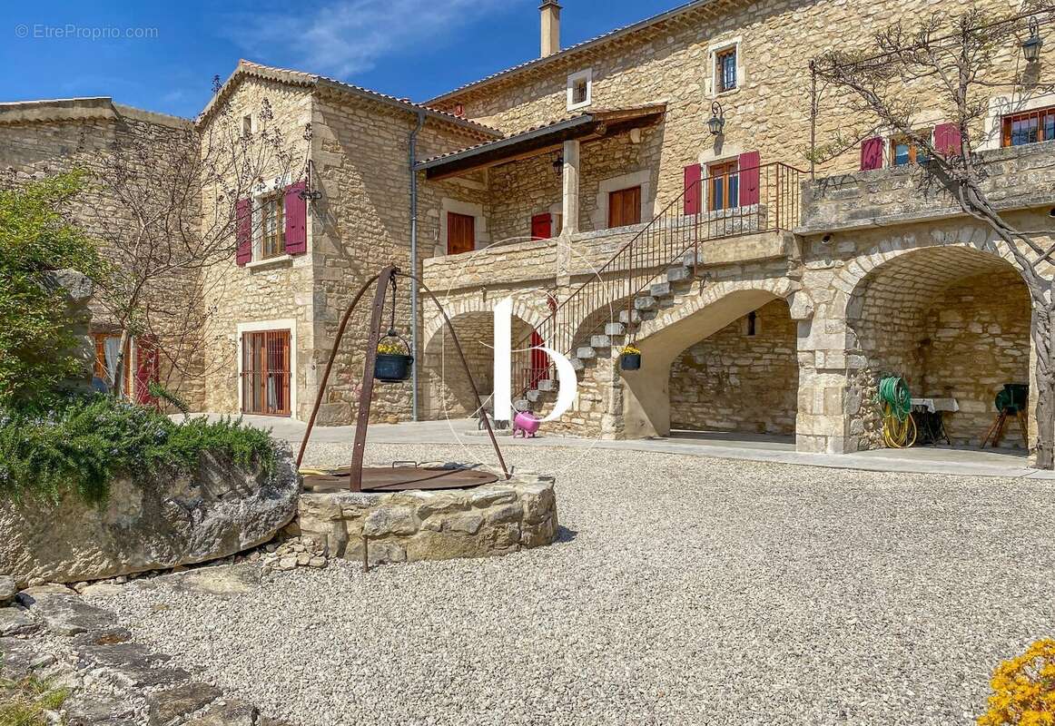Maison à BARJAC