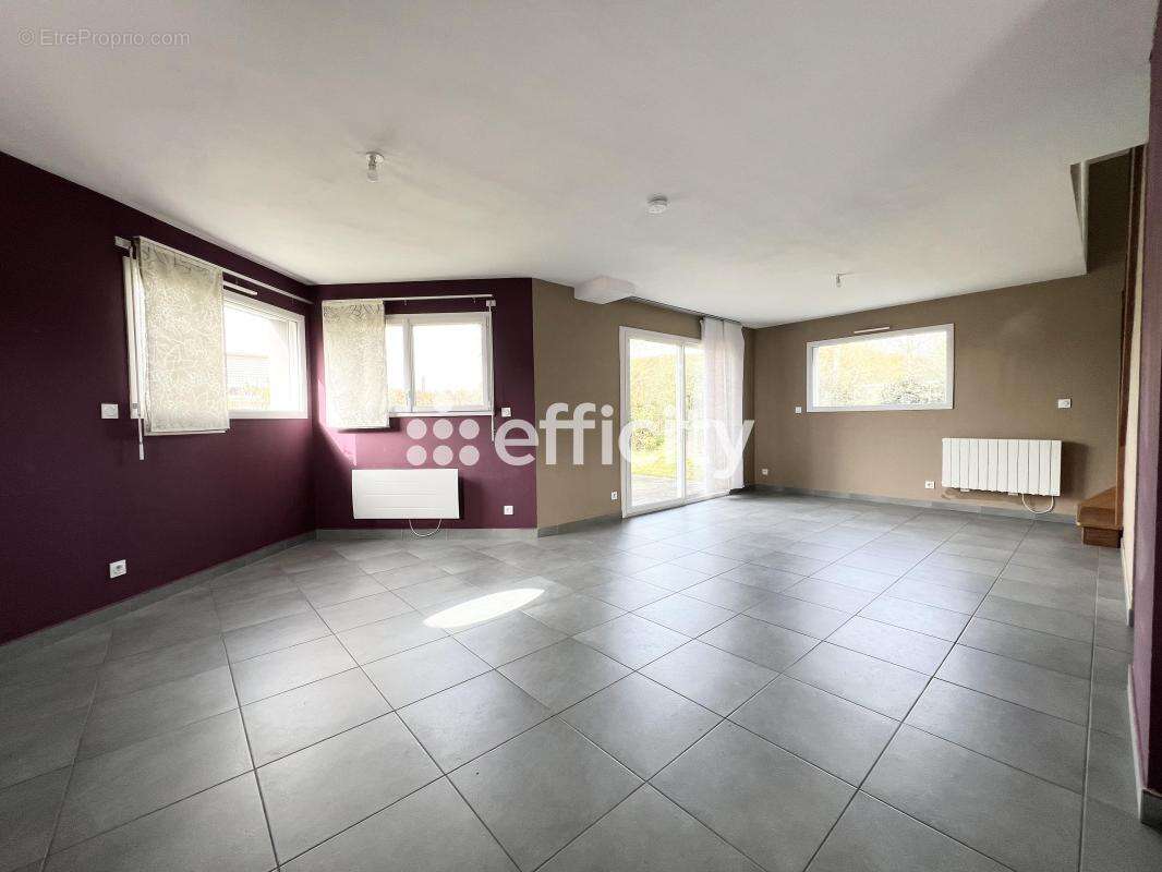 Maison à SAINT-THURIAL